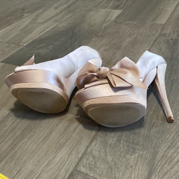 Nude ALDO bow open toe pumps. Unworn size 6.5. - Picture 4 of 4